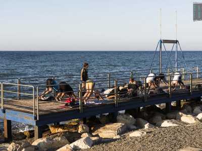 ...nel corso degli anni tra disagi causati dagli scarichi del �troppo pieno� e chiusura del bar, � riuscita comunque pian piano ad arricchirsi di pontili...